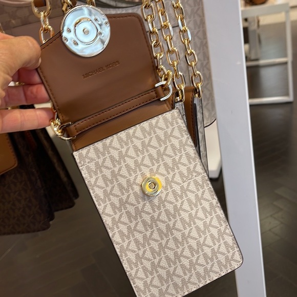 Michael Kors Carmen Small Logo Smartphone Crossbody Bag
Vanilla - Picture 8 of 16